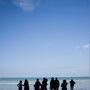 L'équipe en bord de mer - Photo Laurent Bourlier 