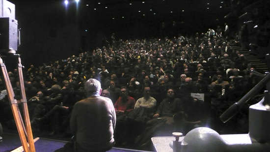 Willy Kurant face à son public, dans une salle Henri Langlois pleine à craquer - Photo Jean-Noël Ferragut