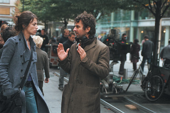 Charlotte Gainsbourg et Eric Lartigau - sur le tournage de <i>Prête-moi ta main</i>, film photographié par Régis Blondeau