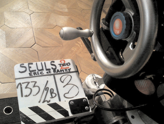 Clap et manivelle de tête Arri (TSF) - sur le tournage de <i>Seuls Two</i> d'Eric Judor et Ramzy Bedia, photographié par Philippe Piffeteau