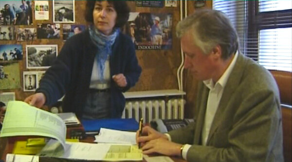 Oualida et Pascal Berhault, dans le bureau de ce dernier à Vincennes, au milieu des années 1990