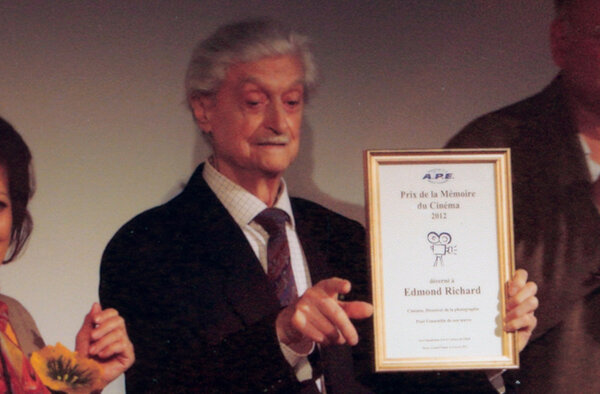 Edmond Richard recevant le Prix Henri Langlois, aux Rencontres du cinéma de patrimoine de Vincennes, en 2012