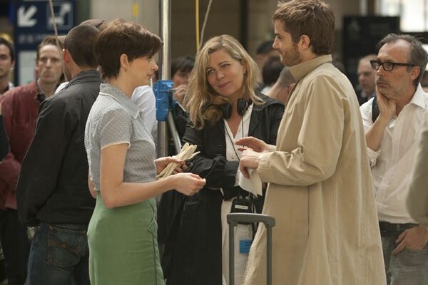 Anne Hathaway, Lone Scherfig, Jim Surgess et, à droite, Benoît Delhomme, sur le tournage d'"Un jour"