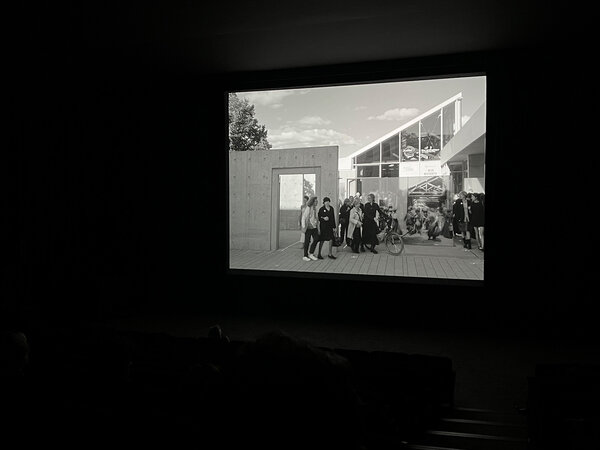 Projection des prises dans la salle de cinéma du Hangar du Premier Film - Photo Guillaume Le Grontec