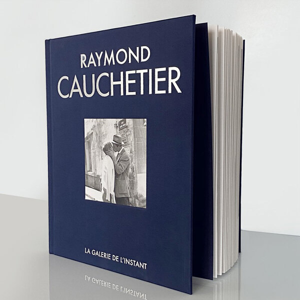 "Raymond Cauchetier" - 128 pages, 94 photos inédites en N/B, format 22 x 27 cm