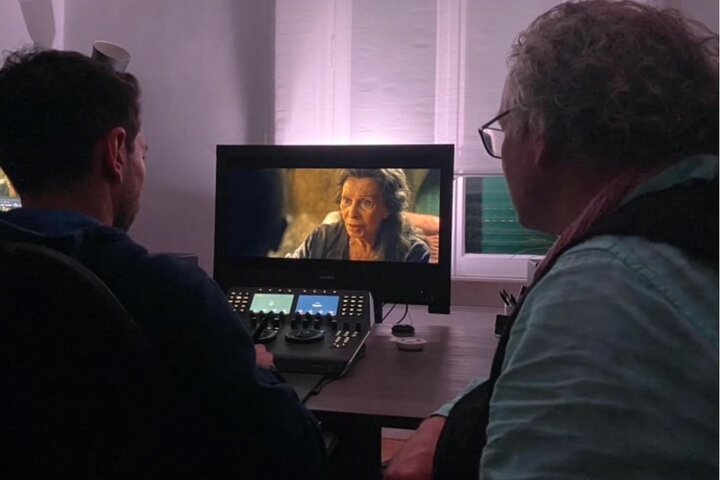 De la production en Sony Venice de "La Vie devant soi", pour Netflix Le directeur de la photographie Angus Hudson, BSC, le coloriste Paolo Verrucci et le responsable du workflow numérique Francesco Giardiello en parlent.