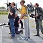 Benoit Dervaux, caméra à l'épaule, Basile Duquenne et Alain Marcoen, derrière eux, sur le tournage de "Deux jours, une nuit" - DR 
