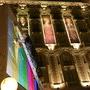 Mire de barres de couleurs posée devant la façade du Carlton - Photo Jacques Boumendil 