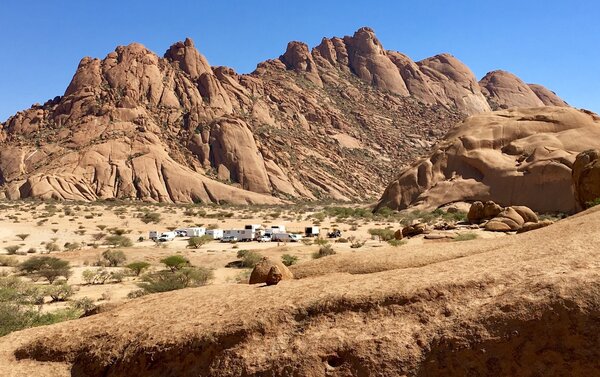 Le camp de base du tournage de "Monster Hunter" dans le désert de Namibie