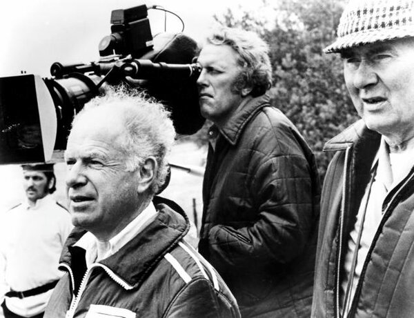 Peter Brook et Gilbert Taylor, à droite, sur le tournage de "Rencontres avec des hommes remarquables", en 1979 - DR