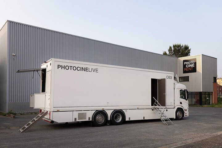 PhotoCineRent présente son car régie pour captation grand capteur au salon IBC